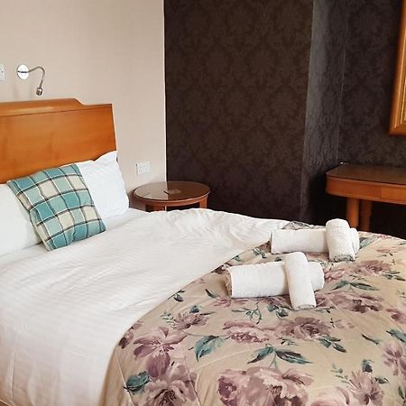 The Antelope At Upavon Hotel ภายนอก รูปภาพ