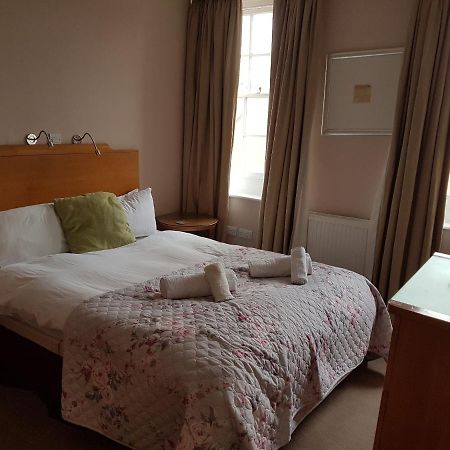 The Antelope At Upavon Hotel ภายนอก รูปภาพ