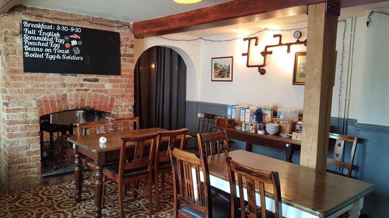 The Antelope At Upavon Hotel ภายนอก รูปภาพ