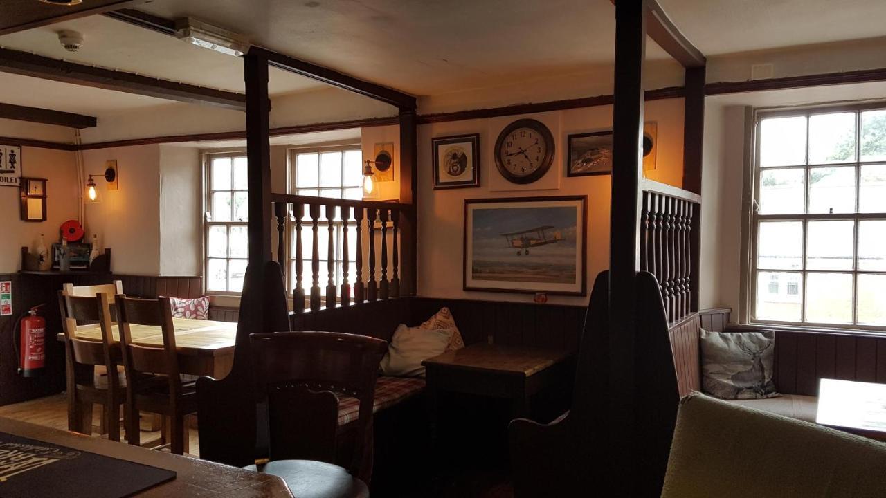 The Antelope At Upavon Hotel ภายนอก รูปภาพ
