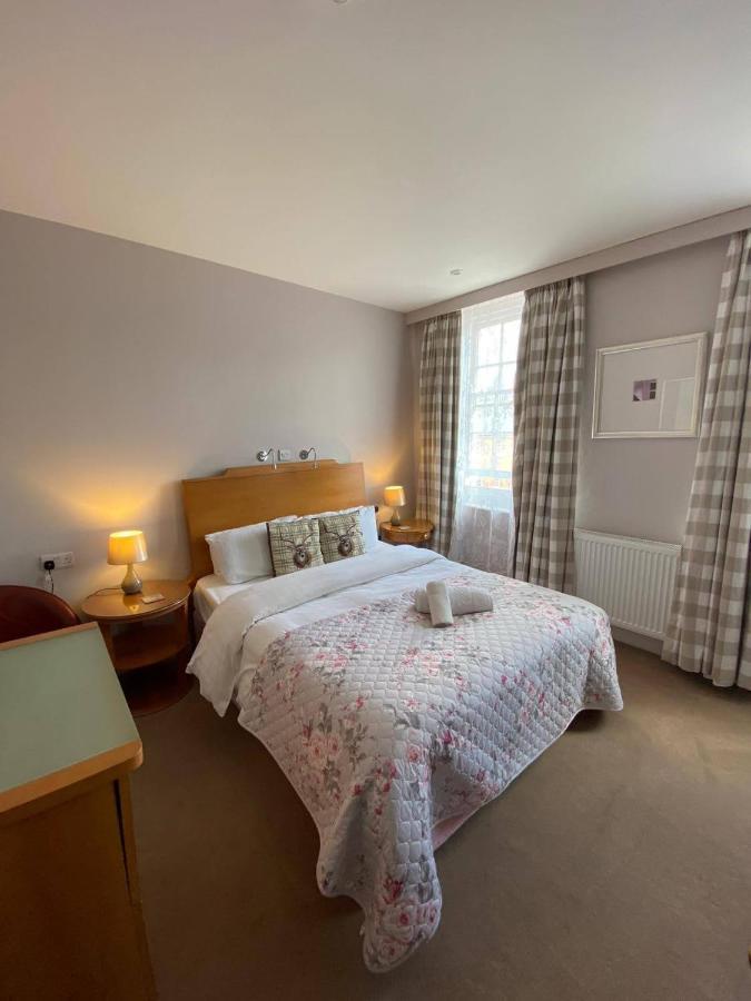 The Antelope At Upavon Hotel ภายนอก รูปภาพ
