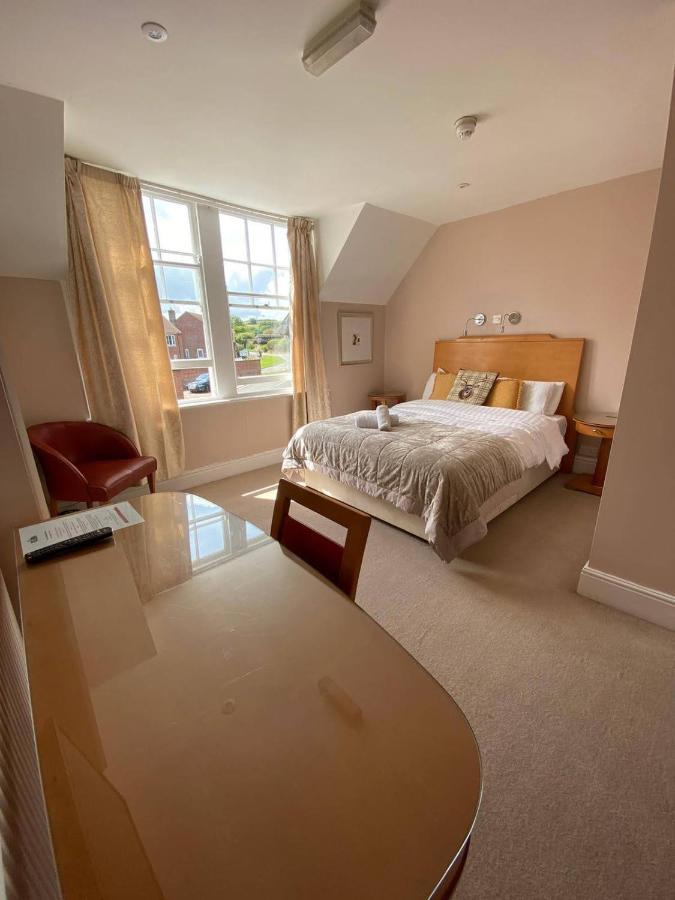 The Antelope At Upavon Hotel ภายนอก รูปภาพ