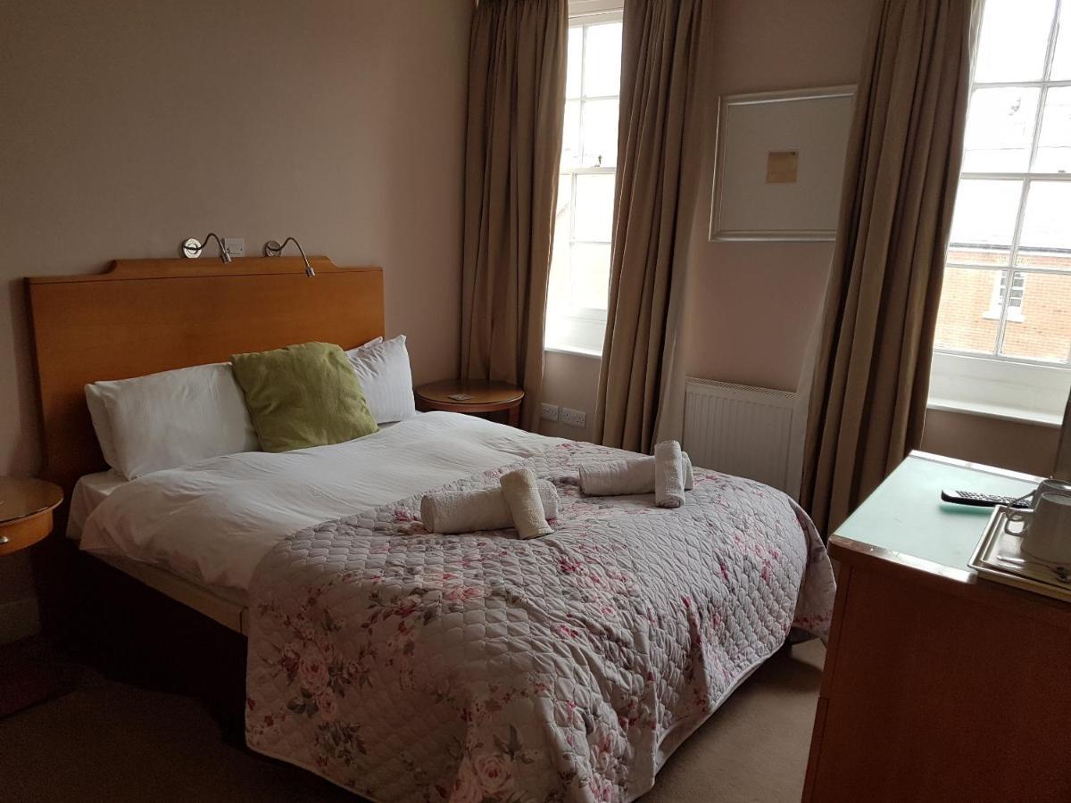 The Antelope At Upavon Hotel ภายนอก รูปภาพ