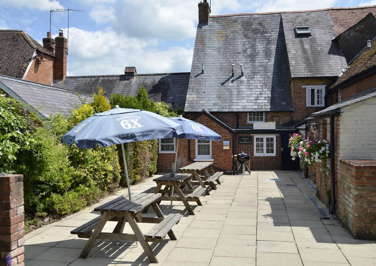 The Antelope At Upavon Hotel ภายนอก รูปภาพ